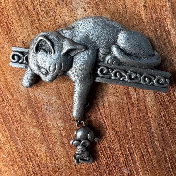 J.J Jewelry - Vintage Signed J.J Cat Catching Mouse Silver Pendant.